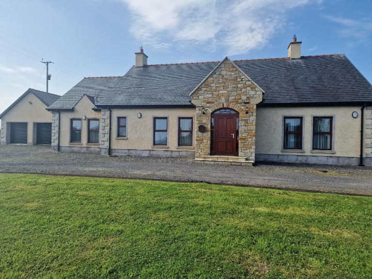 3 bedroom detached bungalow - Chambres d'hôtes Dromore