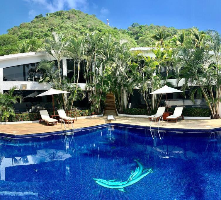 VILLA ESPECTACULAR, ALBERCA Y JARDINES HERMOSOS - B&B Ixtapa