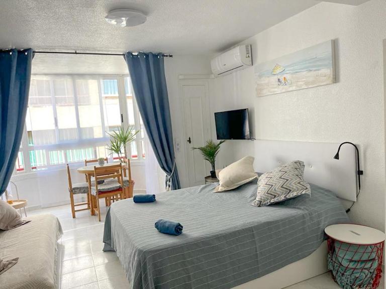 Studio flat 150m away from beach - B&B Torrevieja