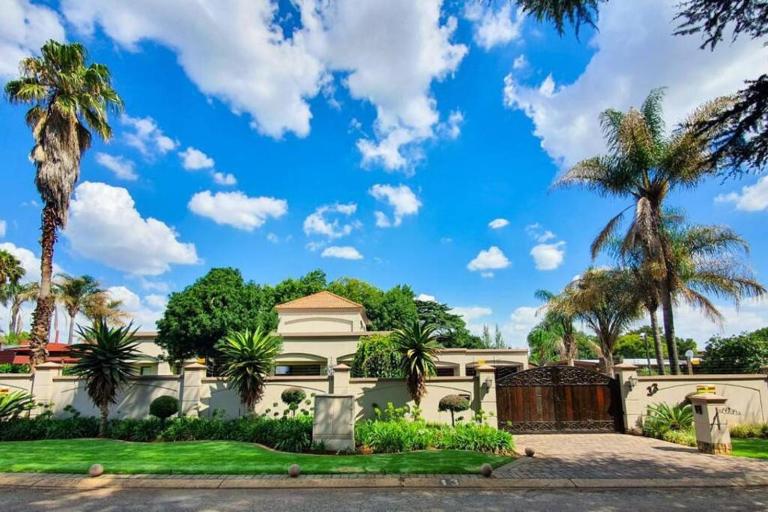 OR Tambo Airport Mansion ,Self Catering Holiday Home - Ferienwohnung Boksburg