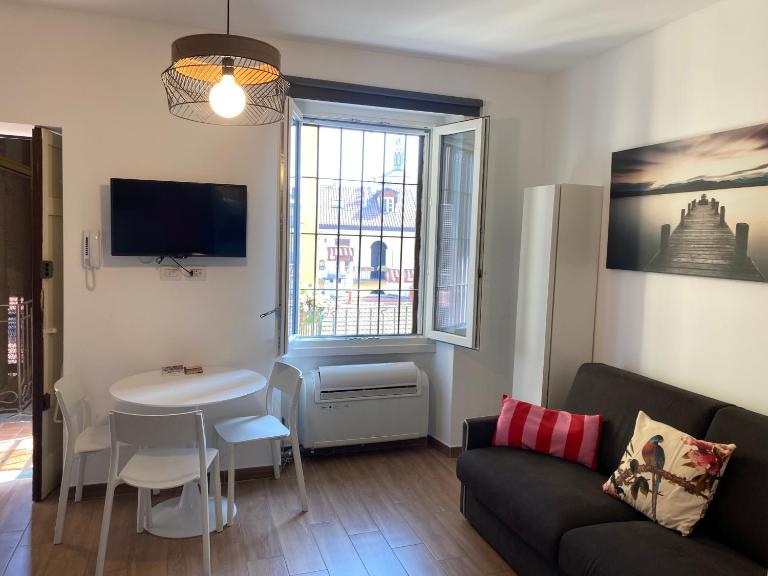 Casale 7- Navigli Cozy Studio perfect x2! - B&B Milan
