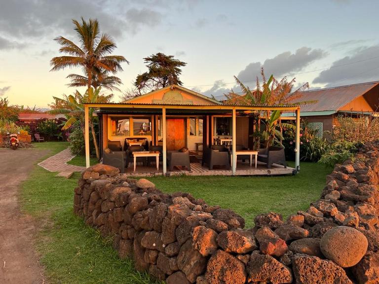 Hotel Boutique La Perouse - Bed and Breakfast Hanga Roa