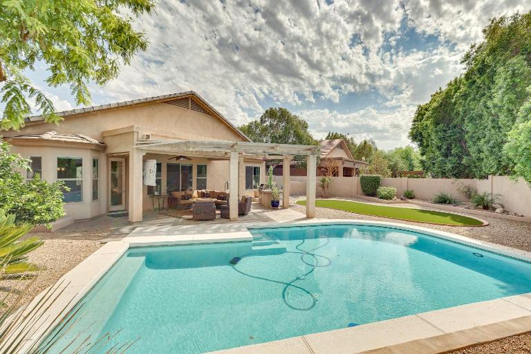 Retreat w/ Outdoor Oasis! Day Trip to Dtwn Phoenix - B&B Peoria