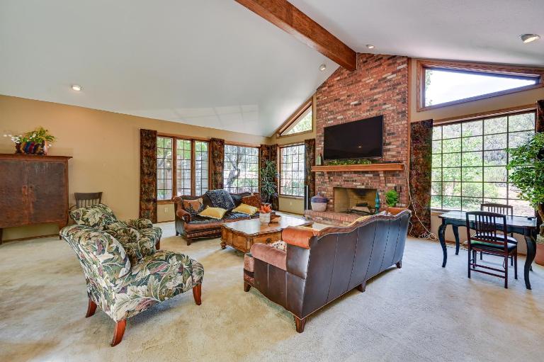 Hot Tub + Games: Spacious Golf Retreat in Payson - B&B Payson