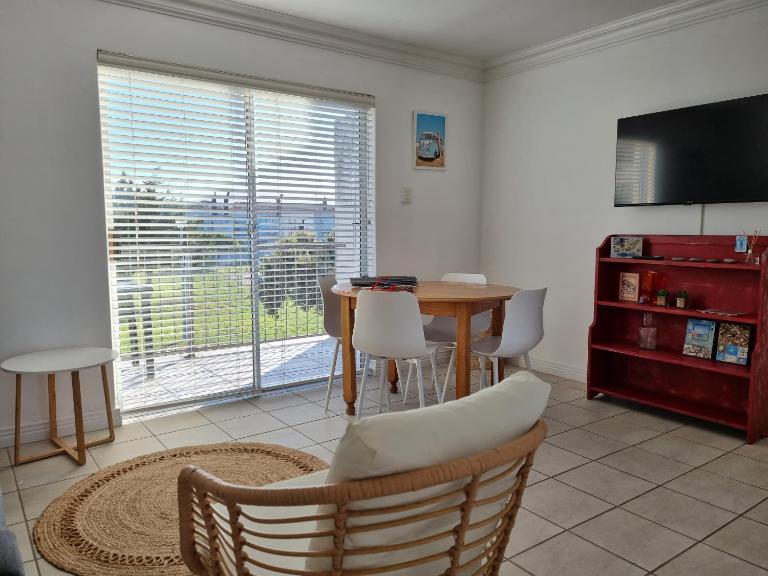 Cosy Flamingo apartment near kite beach - Bed and Breakfast Langebaan