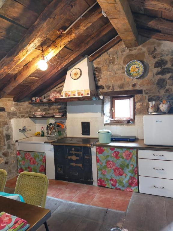 Vivienda pasiega LO LUCAS 1920 - Chambres d'hôtes San Roque de Ríomiera