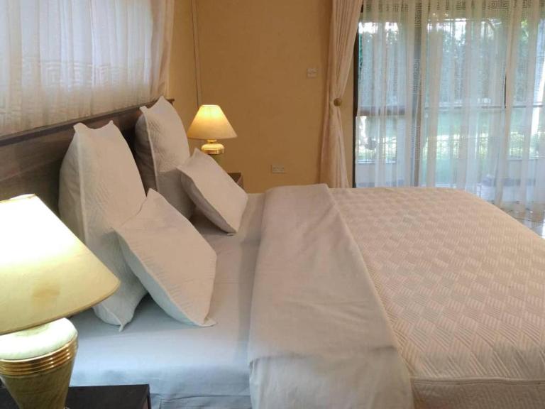 Charming 6-Bed House with Swimming Pool in Harare - B&B Harare