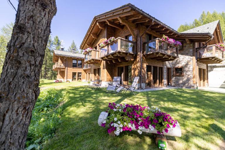Chalet Imbosc'ché - 5 beautiful rooms in charming B&B - B&B Livigno