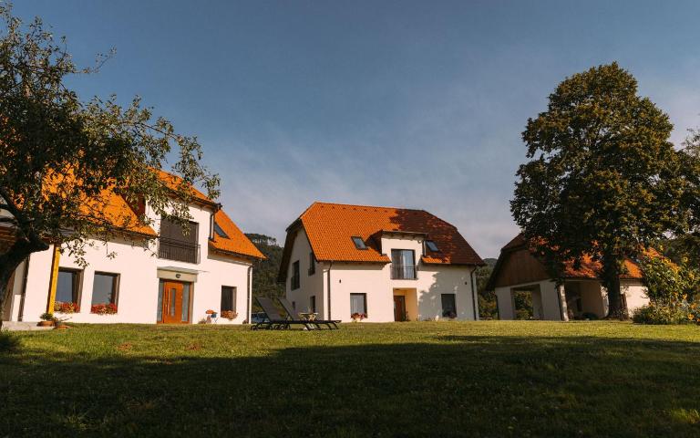 Hiša na Ravnah - B&B Pišece