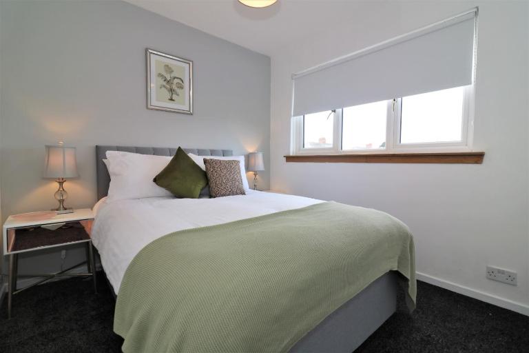 Signature - Moore View - B&B Hamilton