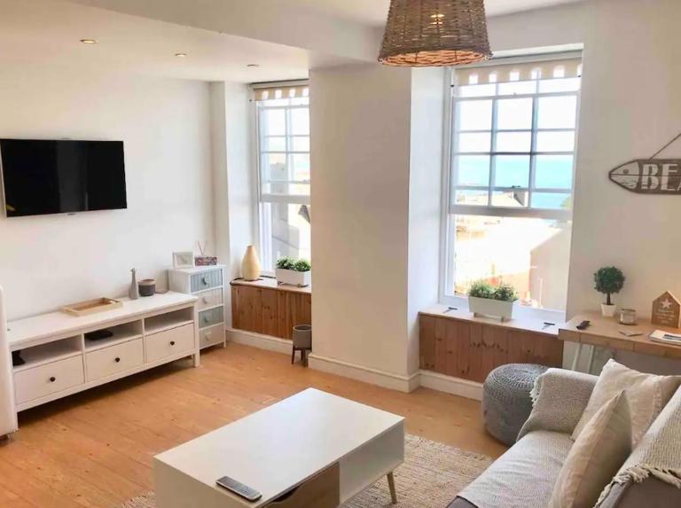 Sea La Vie Tenby Lovely 1 bed flat - Sea Views - B&B Tenby