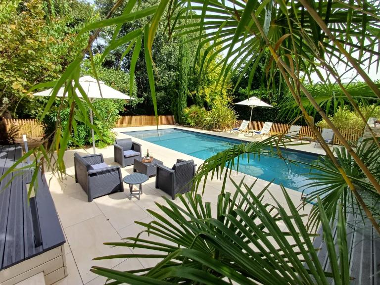 La Longère Bordeaux gite de charme avec piscine - B&B Cénac