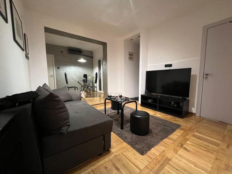 Lola - B&B Voždovac