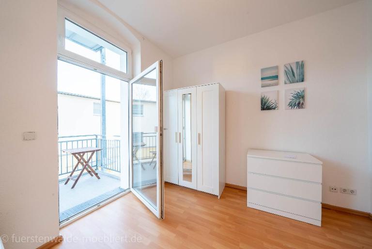 Apt Nikola 3 Zimmer Balkon 72qm Waschtrockner TV Vollausstattung zentral - B&B Fürstenwalde