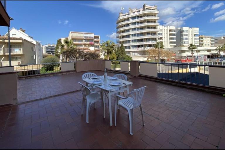 Apartment with large terrace, in Santa Margarita - B&B Rosas