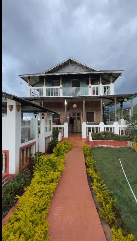Sandiago Villa 2 Bhk House - Only Bachelors Adults - B&B Udhagamandalam