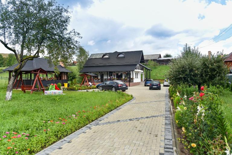 Casuta din Gradina - B&B Mănăstirea Humorului
