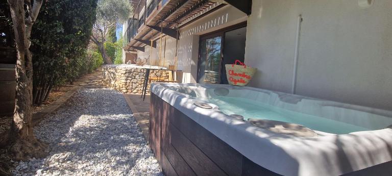 Chambre d'hôte Cigale jacuzzi et jardin privé - B&B Allauch