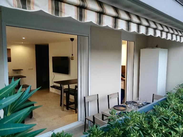 Grand studio Standing avec terrasse et parking - Ferienwohnung Sainte-Maxime