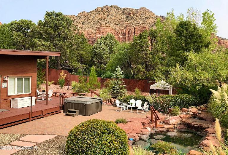 MOUNTAINS are my neighbors! HOME with Pool & Hot tub - Bed and Breakfast Sedona