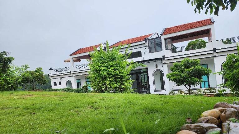 Mây Trắng Farmstay Villas Venuestay - B&B Ba Vì