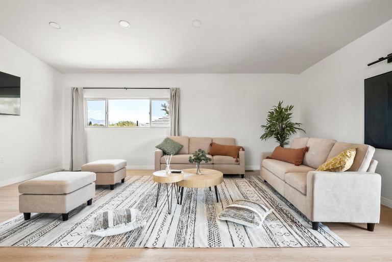 Luxury 6BR Retreat Fast WIFI, Dedicated Workspaces - Ferienwohnung Hesperia