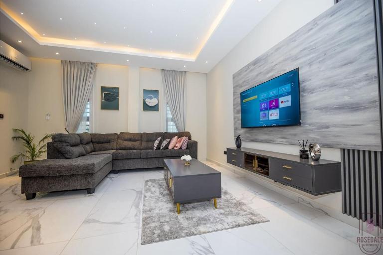 2-BEDRM URBAN Elegance at The Rosedale Apartments - B&B Accra
