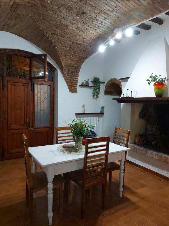 Casavacanze Vicolo Mentana - B&B Foligno