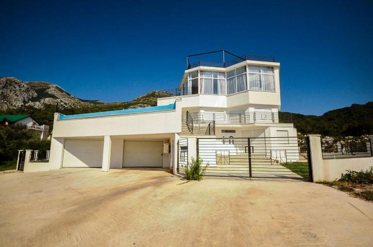 Villa Redzic Residence - Bed and Breakfast Brca
