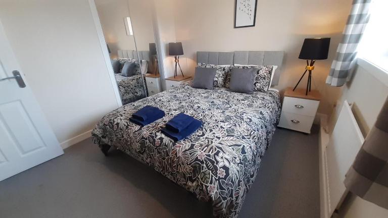 Carvetii - Clark House - Spacious ground floor flat - B&B Rosyth