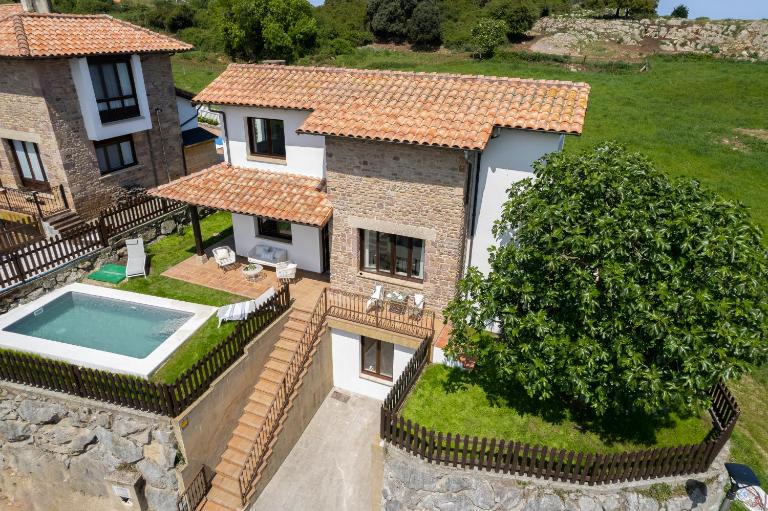 Wishome - Bonita casa con jardín y piscina, Cala Berellín - B&B Prellezo