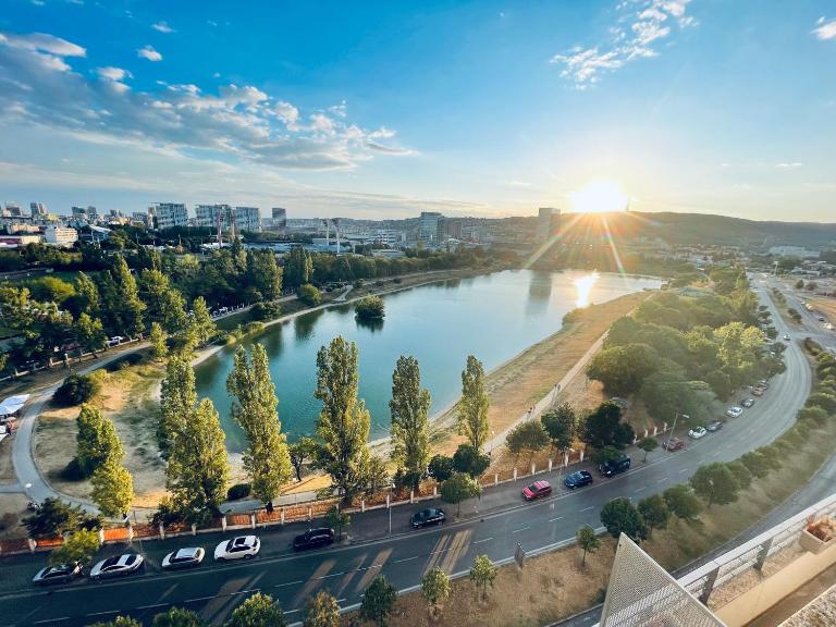SAG 12th floor Koloseo residence Lake view Free parking - B&B Bratislava