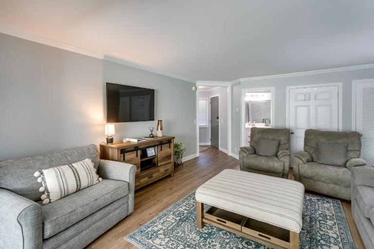 4 Mi to Beach: St Simons Island Golf Course Condo - B&B Harrington