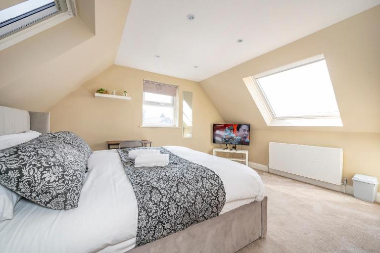 *RA7C* For your most relaxed & Cosy stay + Free Parking + Free Fast WiFi * - B&B Batley