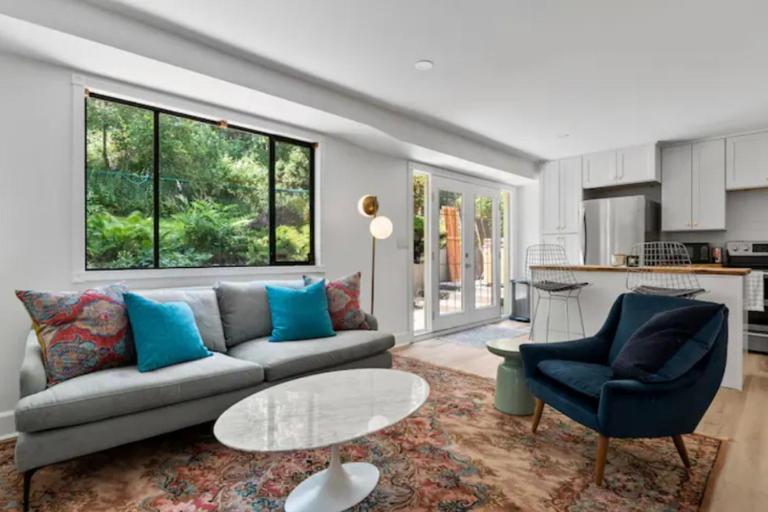 Mid-Century Modern Dream Retreat - Bed and Breakfast West Kelowna