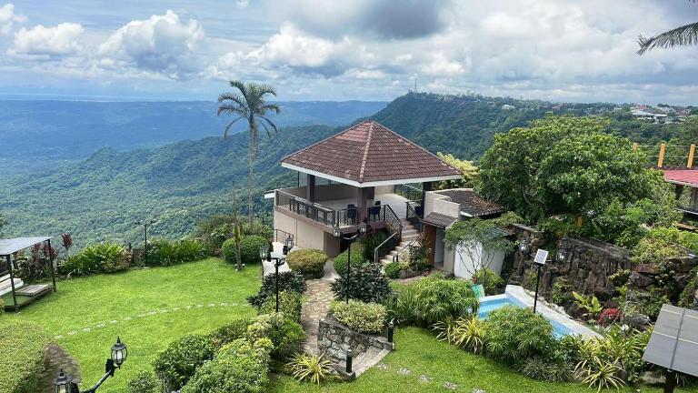 The Lakeview Suites - B&B Tagaytay