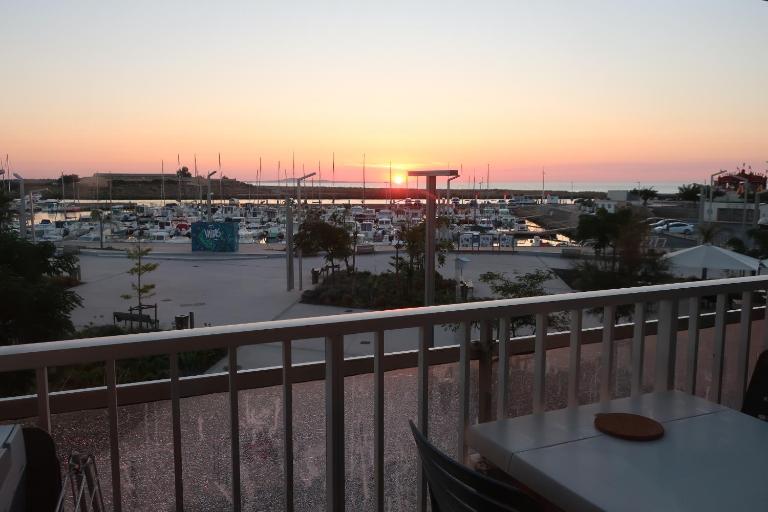 Studio Valras vue Port et Mer, Wi-Fi gratuit, Parking box fermés avec vélos inclus - B&B Valras-Plage