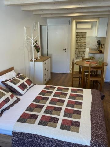 Studio Antonio Cres - Bed and Breakfast Cres (stad)