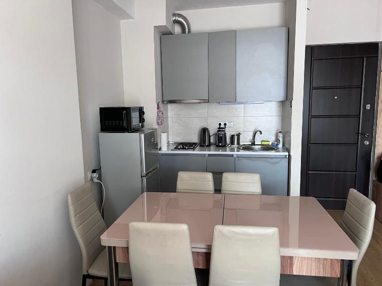 Nino's Sunny Apartment - Ferienwohnung Bakuriani