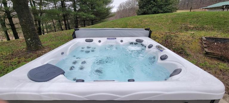 100 Acre Red Brick Ranch Hocking Hills Cabin Hot Tub 12 - Bed and Breakfast Logan