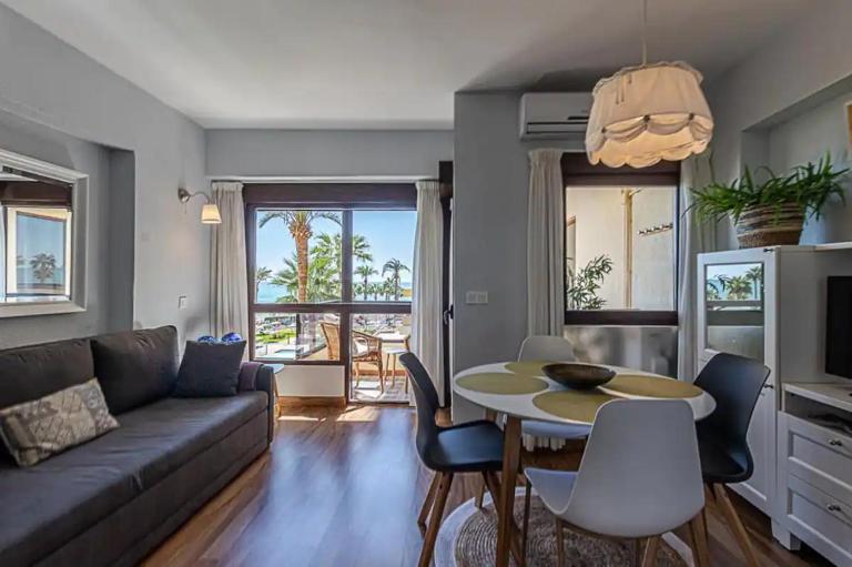 Encantador apartamento en primera línea de playa - Chambres d'hôtes Benalmádena