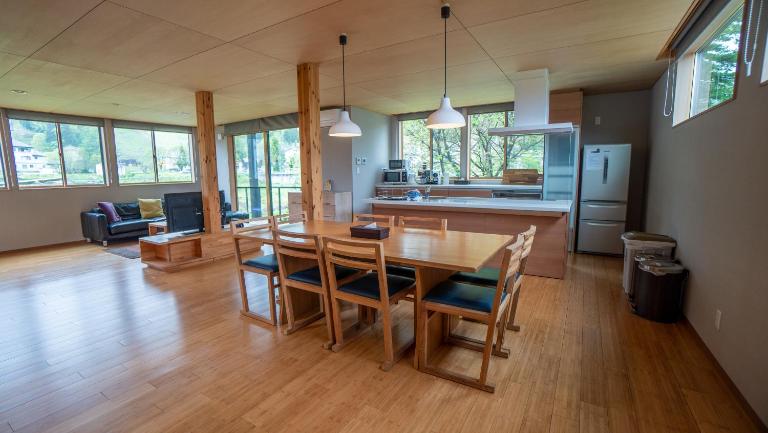 Serenity & Solitude Chalets, walk to the lifts Happoone Ski Resort - B&B Hakuba