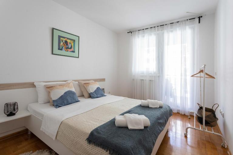 Sunny 1BDR with Balcony & Parking - B&B Zagreb