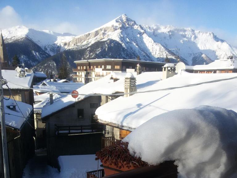 Sauze d'Oulx ciabot la garitüla with garden - wifi- close to the chairlift - B&B Sauze d'Oulx