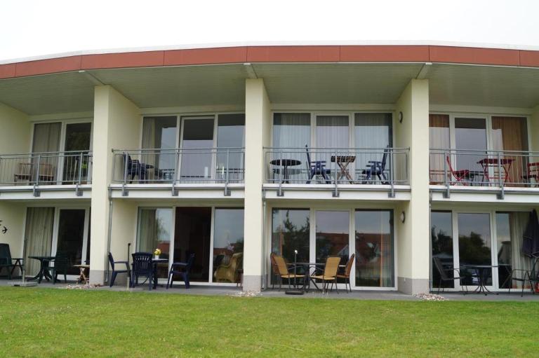 Großzügige Wohnung mit zwei Bädern, Terrasse und Balkon - B&B Ostseebad Rerik