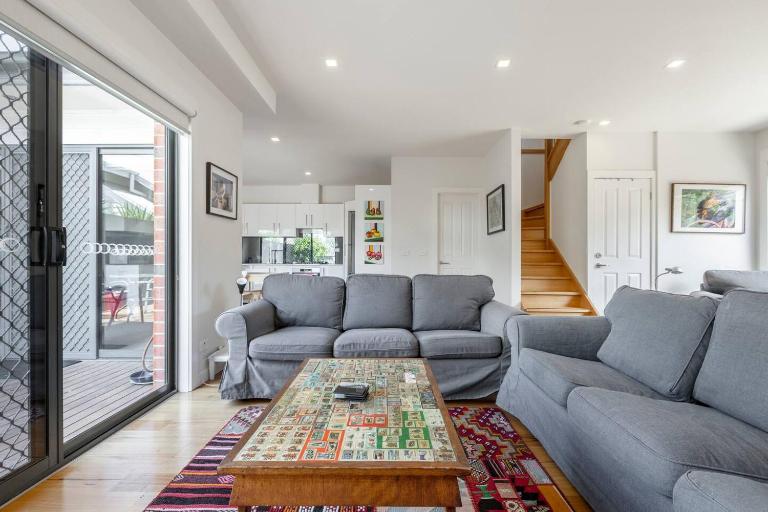 Trendy and Spacious Brunswick Stay with Outdoor Deck - B&B Melbourne
