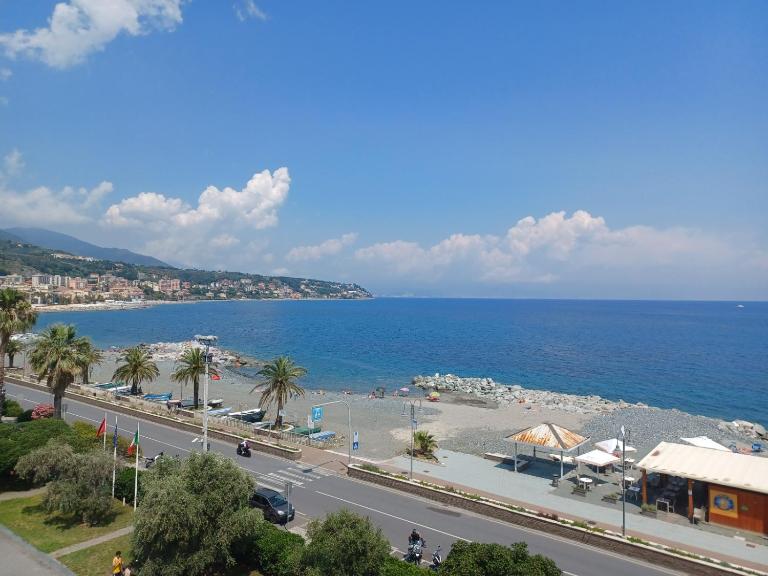 Appartamento con terrazza fronte mare - B&B Cogoleto