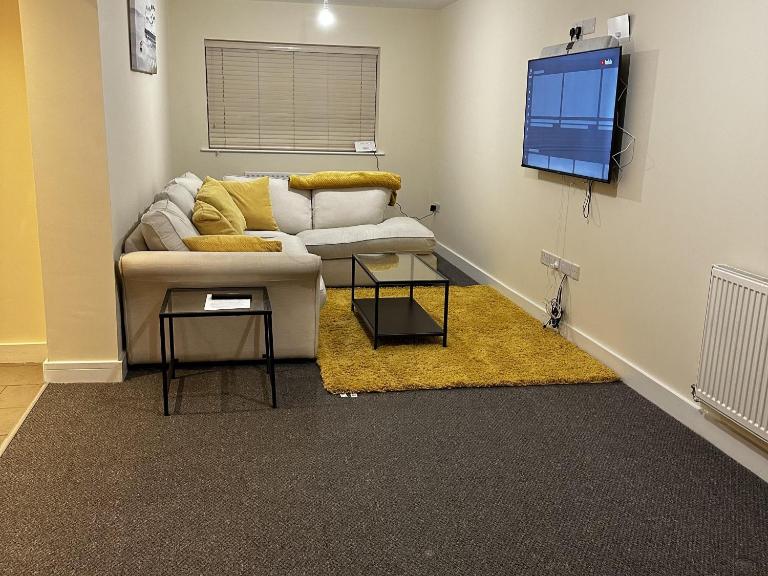 Stunning 5-Bed House in Peterborough host 15 g - B&B Peterborough