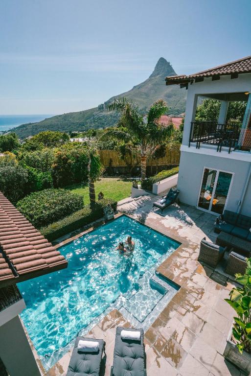 The Cape Bali Luxury Villa with Ocean Views in Camps Bay - B&B Cape Town