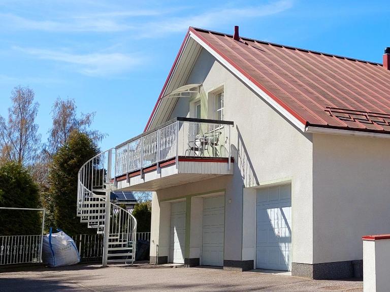 Penthouse with a balcony - B&B Hyvinkää